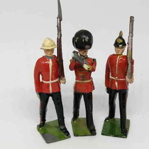 Lot of 3 vintage lead soldiers - Britains Ltd