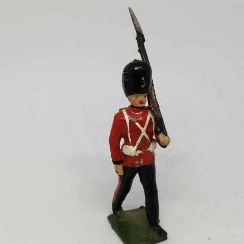 Lot of 3 Vintage Royal Welch fusiliers lead soldiers - Britains Ltd