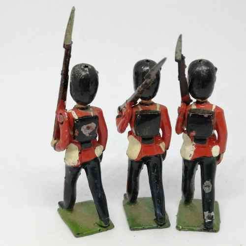 Lot of 3 Vintage Royal Welch fusiliers lead soldiers - Britains Ltd