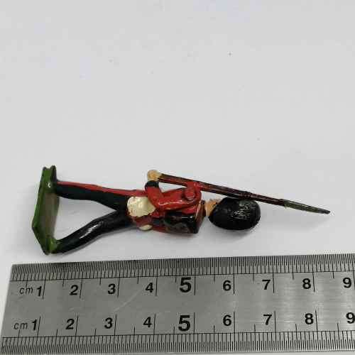 Lot of 3 Vintage Royal Welch fusiliers lead soldiers - Britains Ltd