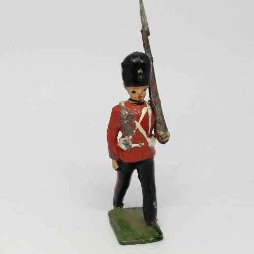 Lot of 3 Vintage Royal Welch Fusiliers lead soldiers - Britains Ltd