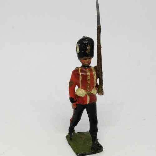Lot of 3 Vintage Royal Welch Fusiliers lead soldiers - Britains Ltd