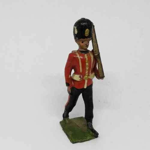 Lot of 3 Vintage Royal Welch Fusiliers lead soldiers - Britains Ltd