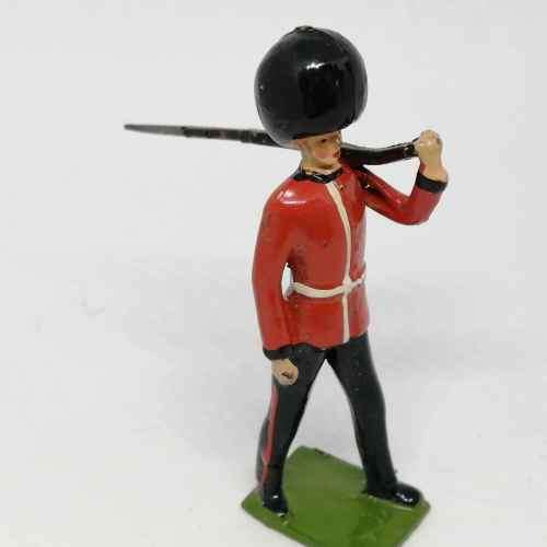 Lot of 3 Vintage Royal Irish guards lead soldiers - Britains Ltd