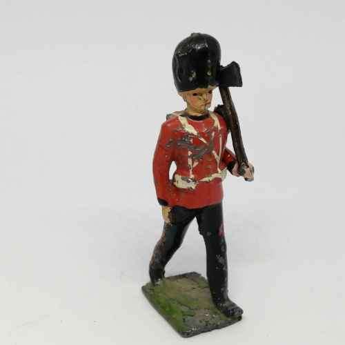 Lot of 3 Vintage Royal Irish guards lead soldiers - Britains Ltd