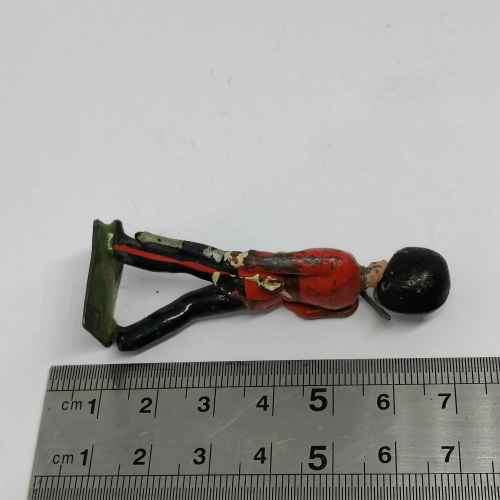 Lot of 3 Vintage Royal Irish guards lead soldiers - Britains Ltd
