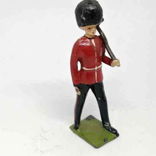 Lot of 3 Vintage Royal Irish guards lead soldiers - Britains Ltd