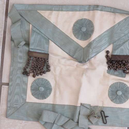 Vintage Masonic Apron - Well used - Straps damaged - 32 x 39 cm