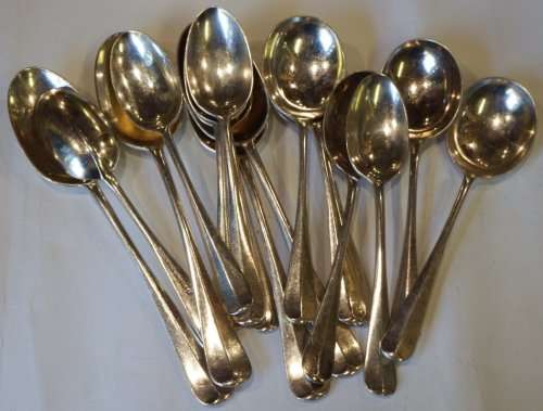 Set of Mappin & Webb spoons - 6 desert, 6 soup and 4 larger spoons