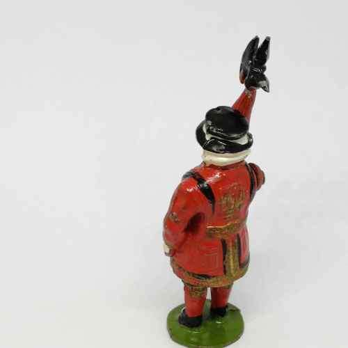 Vintage Beefeater lead soldier - Britains Ltd