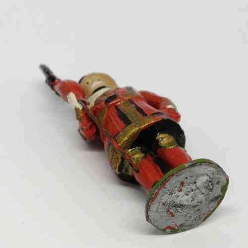 Vintage Beefeater lead soldier - Britains Ltd
