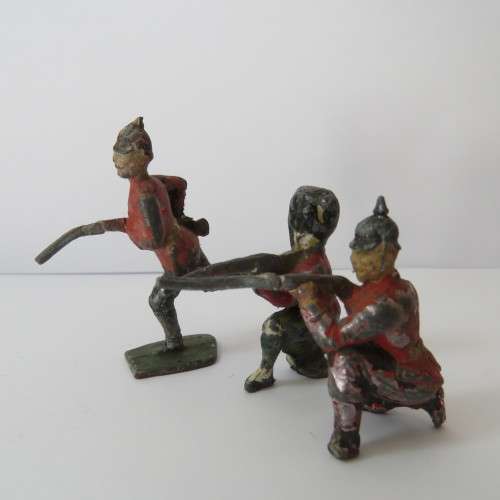 Lot of 3 vintage lead soldiers