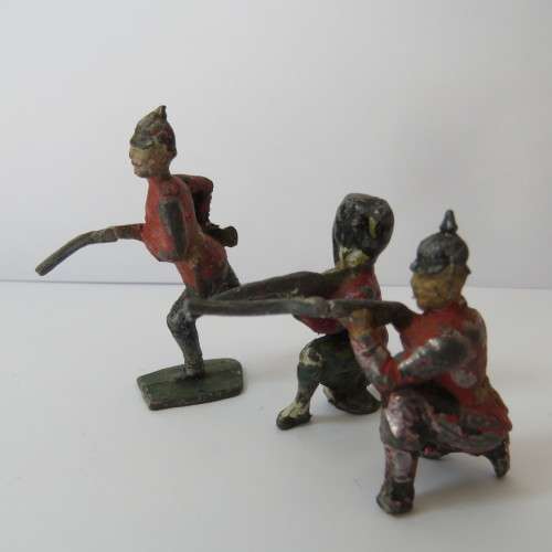 Lot of 3 vintage lead soldiers