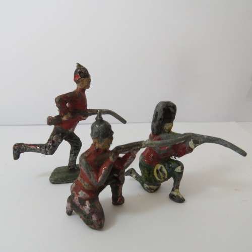 Lot of 3 vintage lead soldiers