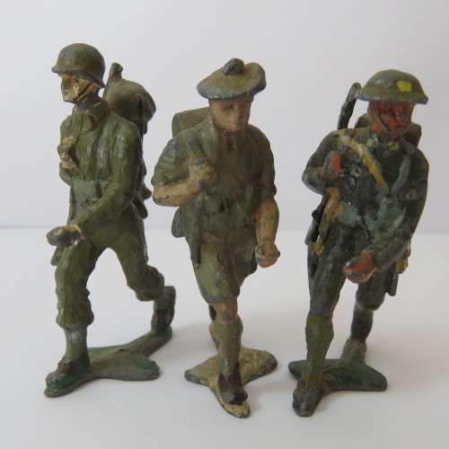 Lot of 3 vintage lead soldiers