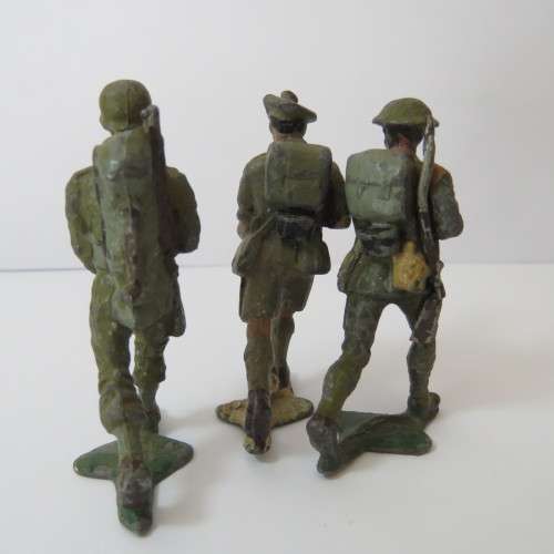 Lot of 3 vintage lead soldiers