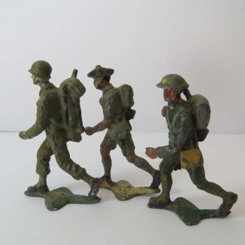 Lot of 3 vintage lead soldiers
