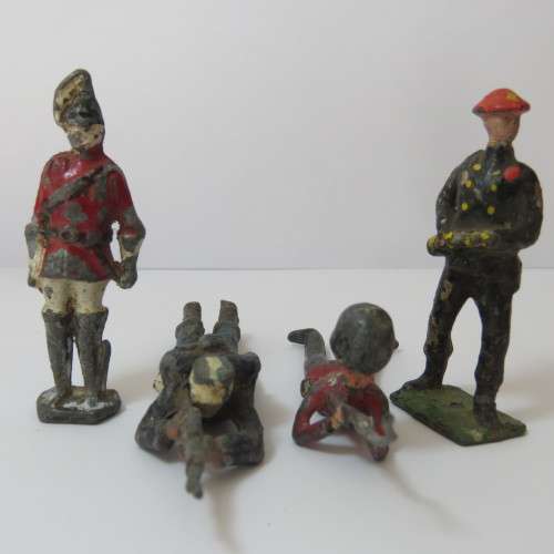 Lot of 4 vintage lead soldiers