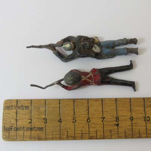 Lot of 4 vintage lead soldiers