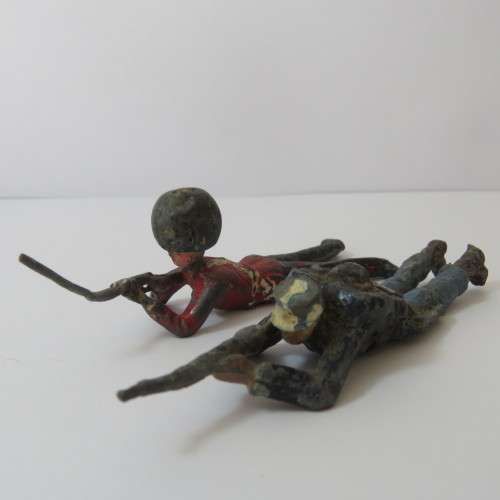 Lot of 4 vintage lead soldiers