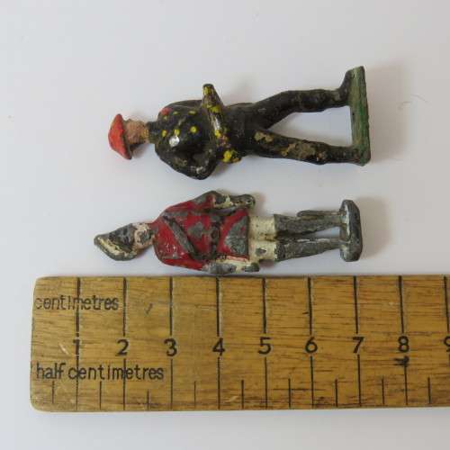 Lot of 4 vintage lead soldiers