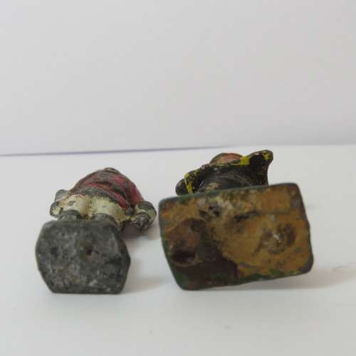 Lot of 4 vintage lead soldiers