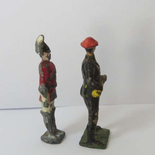 Lot of 4 vintage lead soldiers