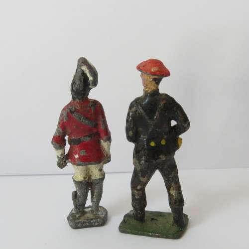 Lot of 4 vintage lead soldiers