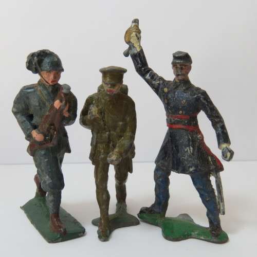Lot of 3 vintage lead soldiers