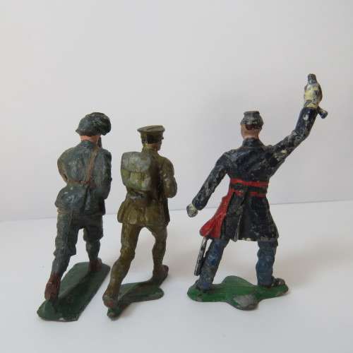 Lot of 3 vintage lead soldiers