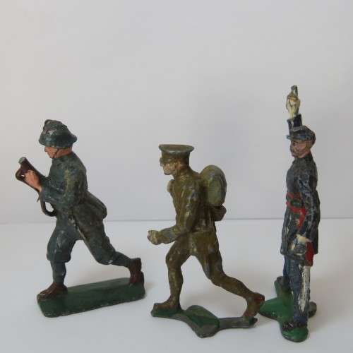Lot of 3 vintage lead soldiers
