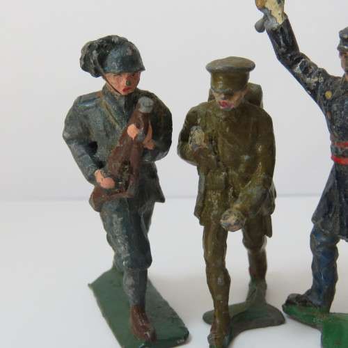 Lot of 3 vintage lead soldiers