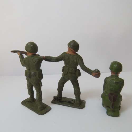 Lot of 3 vintage lead soldiers