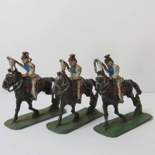 Lot of 3 vintage cavalry lead soldiers - 30mm soldiers