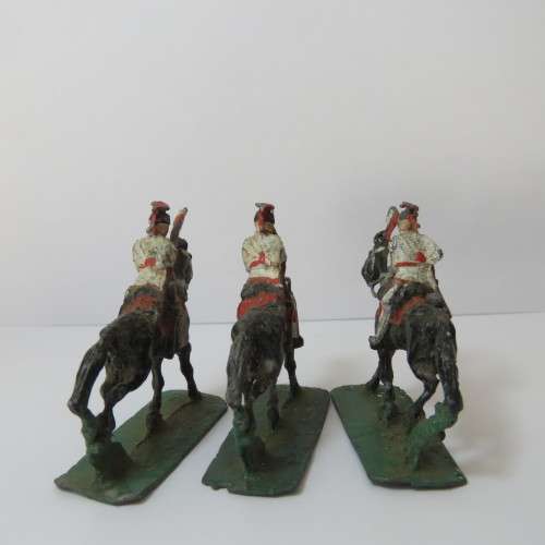 Lot of 3 vintage cavalry lead soldiers - 30mm soldiers