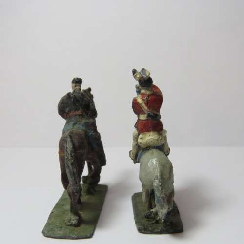 Pair of vintage cavalry lead soldiers - 30mm soldiers