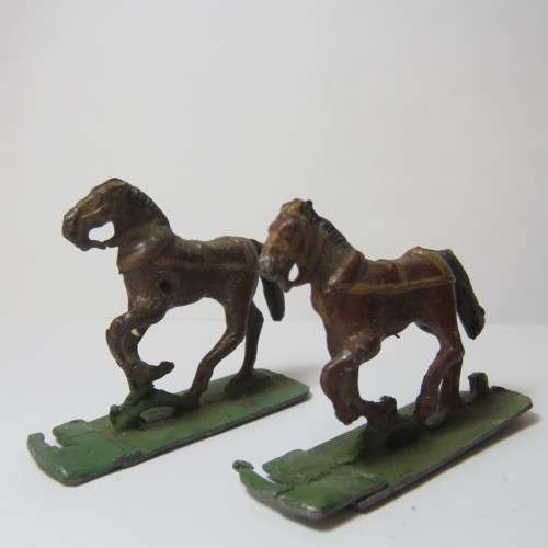 Lot of 4 vintage lead cavalry horses - 30 mm size