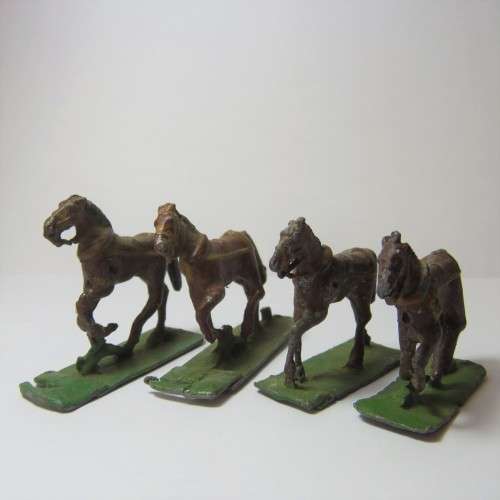 Lot of 4 vintage lead cavalry horses - 30 mm size