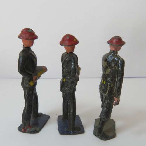 Lot of 3 vintage lead soldiers - Britains Ltd