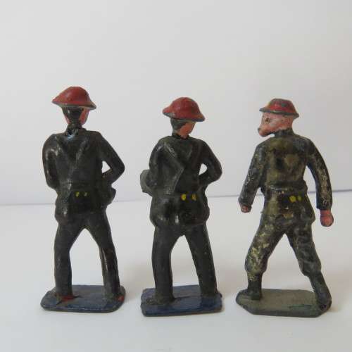 Lot of 3 vintage lead soldiers - Britains Ltd