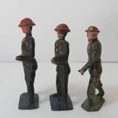 Lot of 3 vintage lead soldiers - Britains Ltd