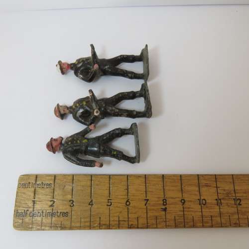 Lot of 3 vintage lead soldiers - Britains Ltd