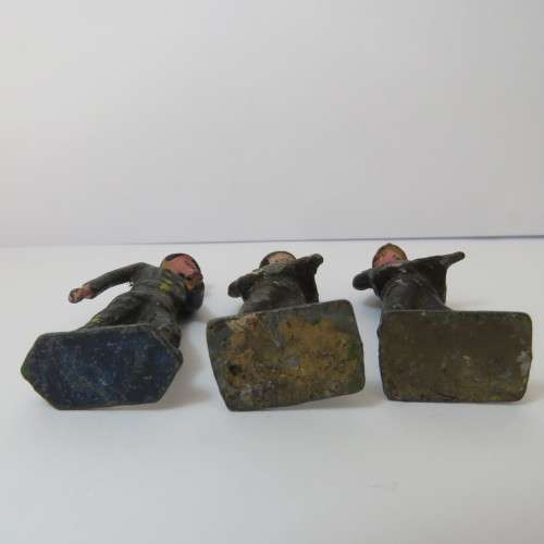 Lot of 3 vintage lead soldiers - Britains Ltd
