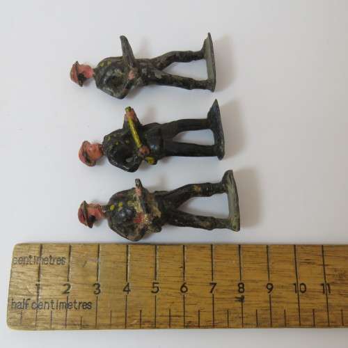 Lot of 3 vintage lead soldiers - Britains Ltd
