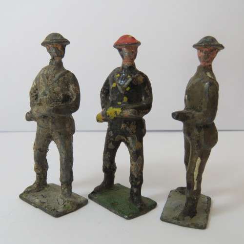 Lot of 3 vintage lead soldiers - Britains Ltd