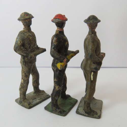 Lot of 3 vintage lead soldiers - Britains Ltd