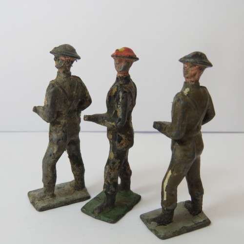 Lot of 3 vintage lead soldiers - Britains Ltd