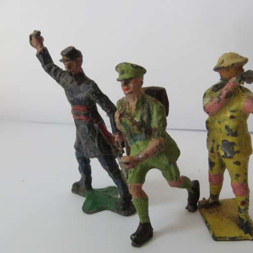 Lot of 3 vintage lead soldiers