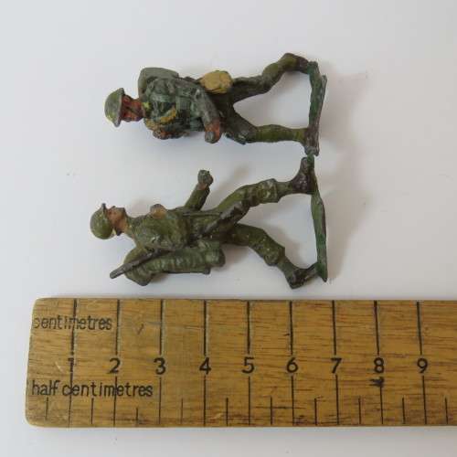 Lot of 3 vintage lead soldiers