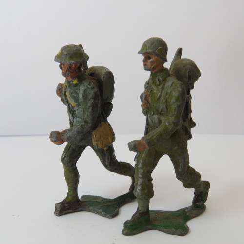 Lot of 3 vintage lead soldiers